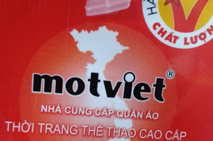 Trong thiết kế hình tròn logo motviet có rất nhiều không gian trống, hoàn toàn có diện tích để ghi lại đầy đủ chủ quyền hai quần đảo Hoàng Sa và Trường Sa của Việt Nam, tuy nhiên người thiết kế đã bỏ quên. Điều này đã khiến toàn bộ sản phẩm của motviet tại BigC Thăng Long bị thu hồi cho đến khi thay đổi được tem mác. Trong thiết kế hình tròn logo motviet có rất nhiều không gian trống, hoàn toàn có diện tích để ghi lại đầy đủ chủ quyền hai quần đảo Hoàng Sa và Trường Sa của Việt Nam, tuy nhiên người thiết kế đã bỏ quên. Điều này đã khiến toàn bộ sản phẩm của motviet tại BigC Thăng Long bị thu hồi cho đến khi thay đổi được tem mác.