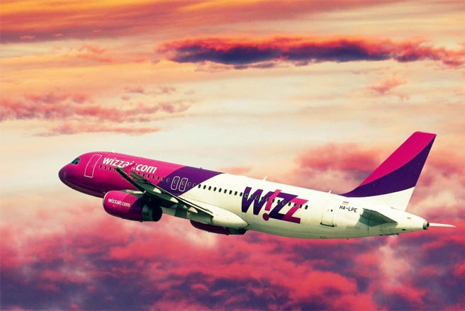Wizzair: Hãng hàng không giá rẻ Wizzair của Hungary đặt trụ sở ở thủ đô Budapest. Hãng này phục vụ các tuyến bay đi tới nhiều thành phố khắp châu Âu. Wizzair: Hãng hàng không giá rẻ Wizzair của Hungary đặt trụ sở ở thủ đô Budapest. Hãng này phục vụ các tuyến bay đi tới nhiều thành phố khắp châu Âu.