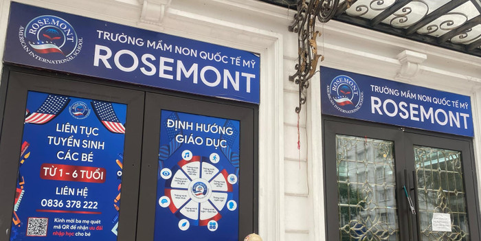 Cơ sở mầm non độc lập Núi Hoa Hồng có địa chỉ tại số 27-29 Nguyễn Lam, phường Phúc Đồng, quận Long Biên. Tuy nhiên, trên biển hiệu có đề "Trường Mầm non quốc tế Mỹ Rosemont". Ảnh: Tuệ Anh. anh.jpg