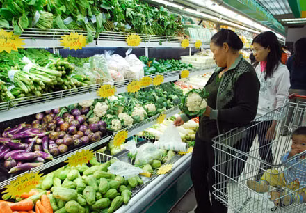 Người sỏi thận nên ăn nhiều rau xanh.