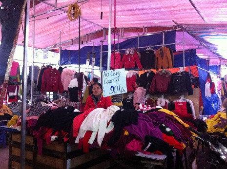 Lượng hàng bán tại những gian hàng bị cháy này cũng không được phong phú như trước.