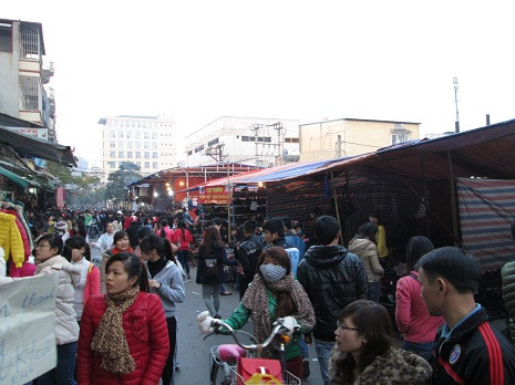 Có hàng nghìn lượt khách đến đây mỗi ngày.