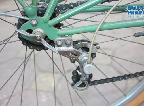 62 năm trước, chiếc Peugeot “cà tàng” đã sở hữu đề-ray-ơ Simplex.