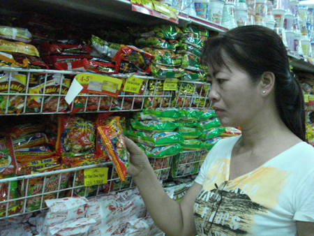 Dù coi mì tôm là món ăn quen thuộc nhưng nhiều người tiêu dùng sẵn sàng "quay lưng" nếu sản phẩm độc hại và gây bệnh.