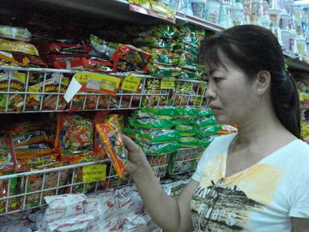 Dù coi mì tôm là món ăn quen thuộc nhưng nhiều người tiêu dùng sẵn sàng "quay lưng" nếu sản phẩm độc hại và gây bệnh.