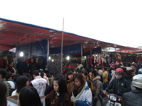 Nhưng họ vẫn đến rất đông để mua.