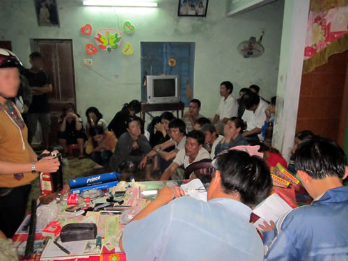 Hiện trường vụ đánh bạc tại nhà ông Phước. Hiện trường vụ đánh bạc tại nhà ông Phước.