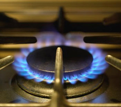 Van bình bị rò, ống dẫn gas bị thủng, đứt do chuột cắn hoặc bếp không kín... đều là những nguyên nhân có thể biến bình gas gia đình thành "bom nổ chậm"