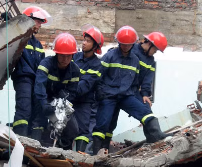 Khoan bê tông giải cứu.