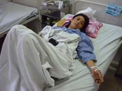 Chị Oanh đang được các bác sỹ bệnh viện Việt Tiệp tận tình cứu chữa