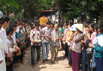 Tiễn đưa ba học sinh quên mình cứu bạn ảnh 1 Tiễn đưa ba học sinh quên mình cứu bạn ảnh 1