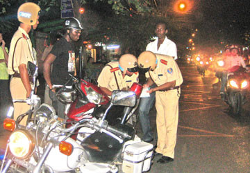 Cứu người bị nạn, hai CSGT bị nghi oan đâm chết người ảnh 1 Cứu người bị nạn, hai CSGT bị nghi oan đâm chết người ảnh 1