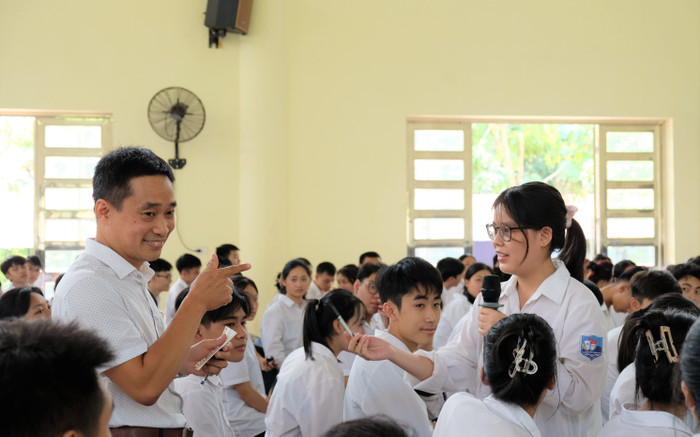 Câu chuyện "bán cho tôi một chiếc bút" được tái hiện tại hội thảo. GDVN_12.JPG