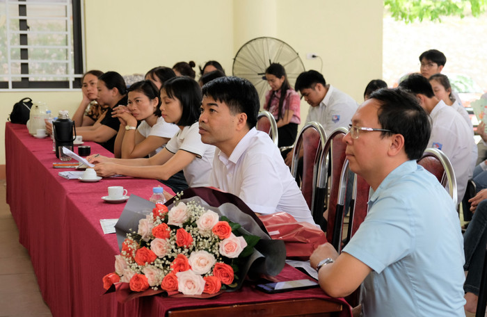 Các thầy, cô giáo Trường Trung học phổ thông Thanh Thủy đánh giá cao ý nghĩa của hội thảo về hướng nghiệp cho học sinh trong thời kỳ cách mạng công nghiệp 4.0. GDVN_7.JPG
