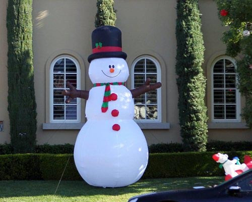 Britney trang hoàng nhà cửa đón Giáng Sinh