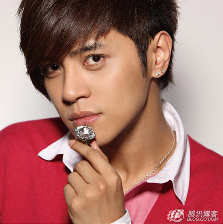 Diễn viên La Chí Tường bỏ 9 triệu USD để bảo hiểm cho đôi mắt của mình.