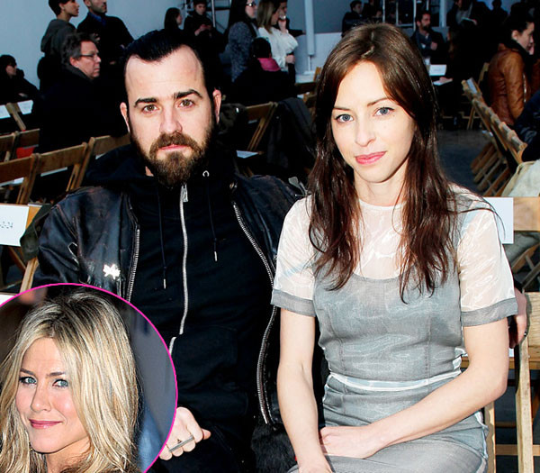 Jennifer Aniston có vẻ lại tiếp bước Angelina Jolie khi chọn làm người thứ ba trong cuộc tình của Justin Theroux và Heidi Bivens. Một nguồn tin khẳng định với tờ Us: 'Jen là người đến sau. Nếu Justin đang có ai đó thì cũng chẳng sao'. Sau khi Justin Theroux chia tay Heidi Bivens vào năm 2010, anh và Jen Aniston công khai tình cảm trước báo giới. Tuy nhiên, Jennifer Aniston một mực phủ nhận cáo buộc này.