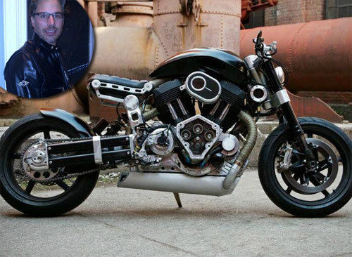 Món quà sinh nhật của Britney tặng Jason. Britney Spears tặng mô tô 'khủng' cho bạn trai