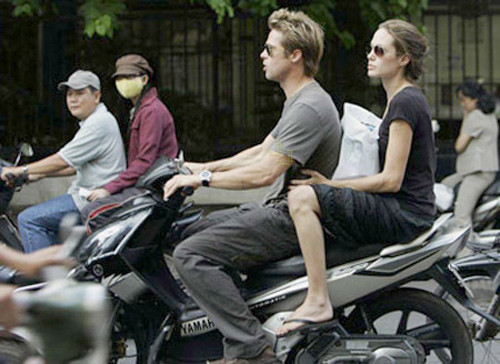 Đại gia đình 'ông bà Smith' bất ngờ đến Việt Nam