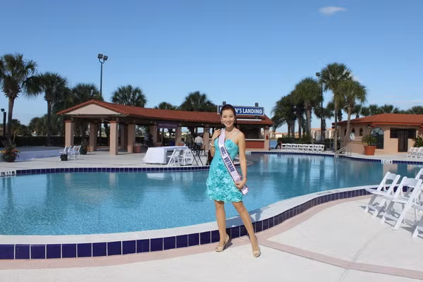 Thu Hương rạng ngời trong nắng Orlando ảnh 13