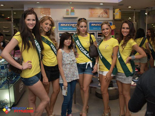 Thí sinh HH Trái Đất hí hửng đi mua sắm, Làng sao, Hoa hau trai dat 2011, hoa hau trai dat, hoa hau, Miss Earth, bao phu nu