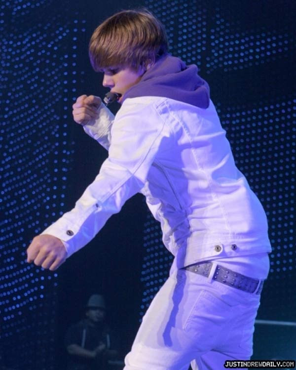 Justin Bieber nghiện... tụt quần? ảnh 22 Justin Bieber nghiện... tụt quần? ảnh 22