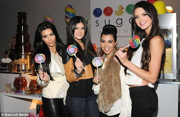 Em gái Kim Kardashian đón tuổi trăng tròn bằng xe "khủng" ảnh 5 Em gái Kim Kardashian đón tuổi trăng tròn bằng xe "khủng" ảnh 5