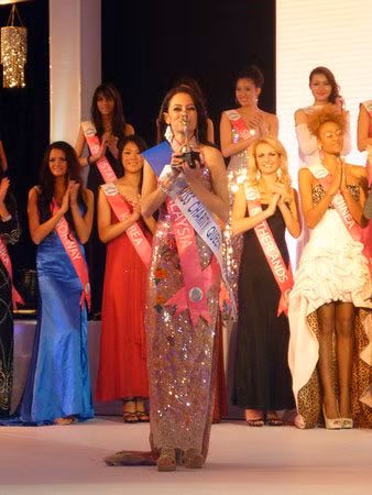 Nữ hoàng Nhân ái Gabriella Robinson.