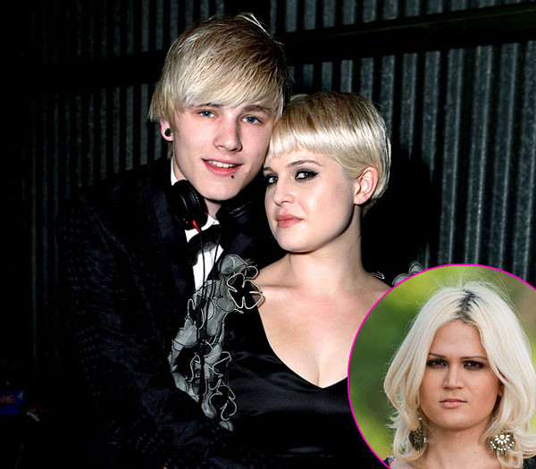 Kelly Osbourne và Luke Worrall hủy hôn ước vào tháng 7/2010 sau khi phát hiện chàng 'phi công trẻ' Luke ngoại tình. Cuối cùng, tháng 1/2011, Luke chào đón đứa con đầu lòng với người mẫu Elle Schneider. Elle chia sẻ: 'Thực sự là lúc đấy tôi không biết Luke đã đính hôn'.