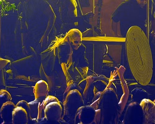 Lady Gaga hóa trang thành quỷ ảnh 5 Sau đêm công bố trao giải, Grammy lần thứ 54 sẽ diễn ra vào ngày 12/2 tới.