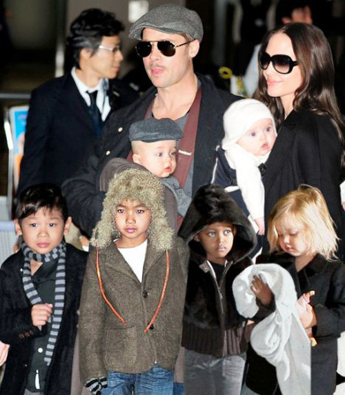 Gia đình Brad Pitt – Angelina Jolie. Đại gia đình 'ông bà Smith' bất ngờ đến Việt Nam