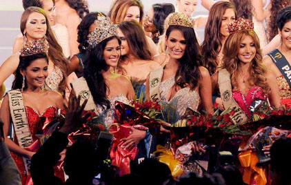 4 ngôi vị cao nhất tại cuộc thi (từ trái sang): Hoa hậu Nước người Philippines, Hoa hậu Trái đất người Ecuador, Hoa hậu Không khí người Brazil và Hoa hậu Lửa người Venezuela. Ảnh: GB.