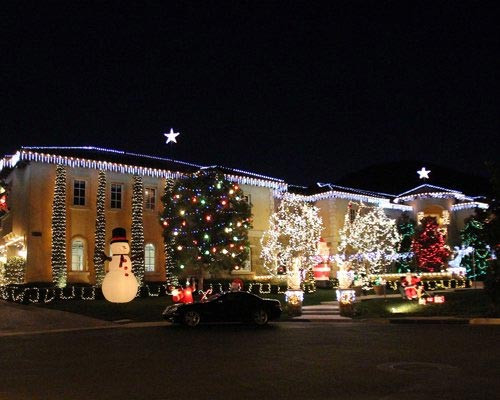 Britney trang hoàng nhà cửa đón Giáng Sinh