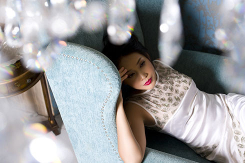 Từ một ca sĩ phòng trà, Nguyên Thảo trở thành cái tên không thể thiếu trong nhiều chương trình lớn cả nước. Ảnh: T.N. Từ một ca sĩ phòng trà, Nguyên Thảo trở thành cái tên không thể thiếu trong nhiều chương trình lớn cả nước. Ảnh: T.N.