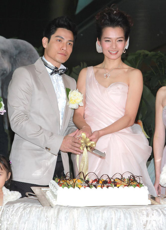 Đôi uyên ương sẻ chia những khoảnh khắc hạnh phúc.