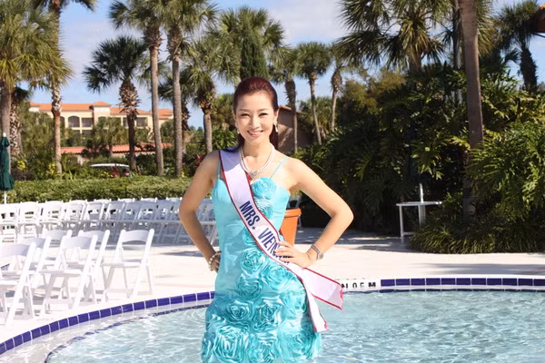 Thu Hương rạng ngời trong nắng Orlando ảnh 16