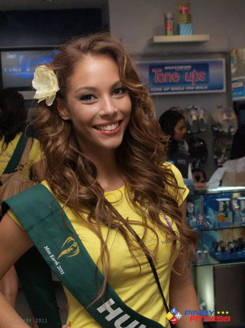 Thí sinh HH Trái Đất hí hửng đi mua sắm, Làng sao, Hoa hau trai dat 2011, hoa hau trai dat, hoa hau, Miss Earth, bao phu nu