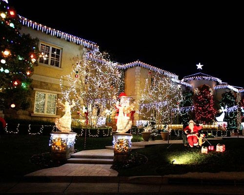 Britney trang hoàng nhà cửa đón Giáng Sinh