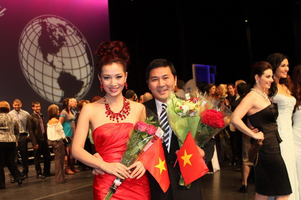 Đêm tỏa sáng của Á hậu 2 Thu Hương ảnh 14 Đêm tỏa sáng của Á hậu 2 Thu Hương ảnh 14