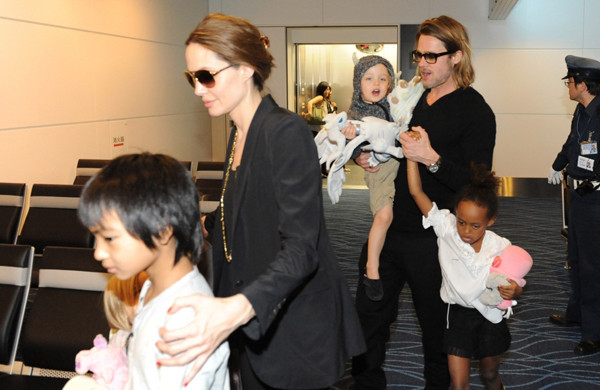 Nhà Jolie - Pitt đã lên máy bay ra Côn Đảo ảnh 1 Nhà Jolie - Pitt đã lên máy bay ra Côn Đảo ảnh 1