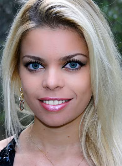 Hoa hậu Albania không xấu, nhưng trông cô như một "con sói nhỏ" có thể khiến người đối diện... hoảng hốt.