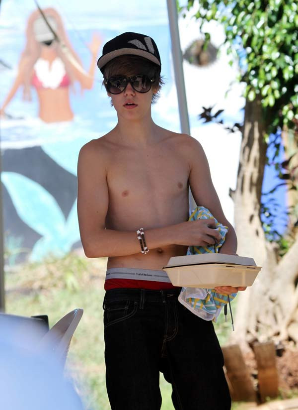 Justin Bieber nghiện... tụt quần? ảnh 21 Justin Bieber nghiện... tụt quần? ảnh 21