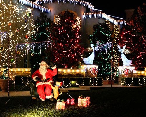 Britney trang hoàng nhà cửa đón Giáng Sinh