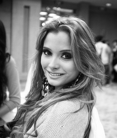 Nhan sắc lộng lẫy của tân Hoa hậu Quốc tế ảnh 5 Cô có bằng tú tài ngành dinh dưỡng ở Đại học UEES.