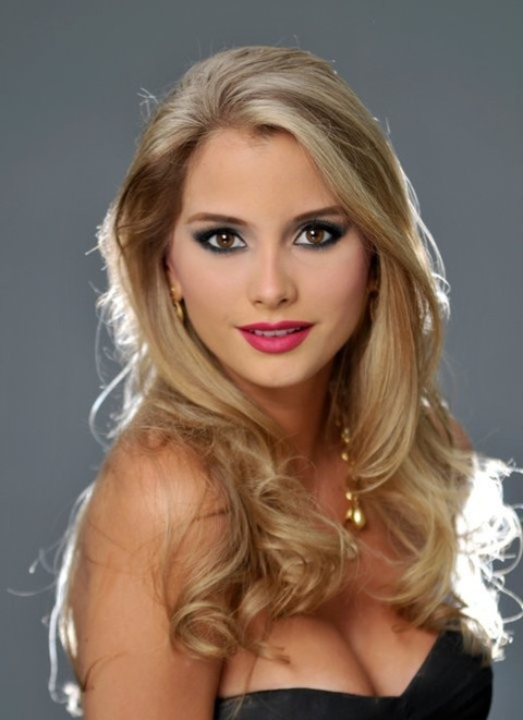 Nhan sắc lộng lẫy của tân Hoa hậu Quốc tế ảnh 4 Maria sở hữu mài tóc vàng tự nhiên và đôi mắt màu nâu nhạt.