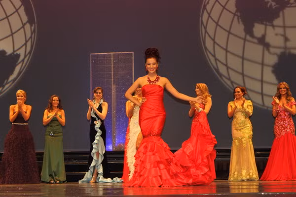 Đêm tỏa sáng của Á hậu 2 Thu Hương ảnh 2