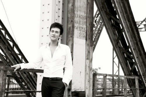 Minh Quân thiệt thòi của anh là mất cha khi mới lọt lòng mẹ, nhưng anh đã có may mắn quá lớn khi có một người cha dượng còn yêu thương anh hơn cả con ruột. Minh Quân thiệt thòi của anh là mất cha khi mới lọt lòng mẹ, nhưng anh đã có may mắn quá lớn khi có một người cha dượng còn yêu thương anh hơn cả con ruột.