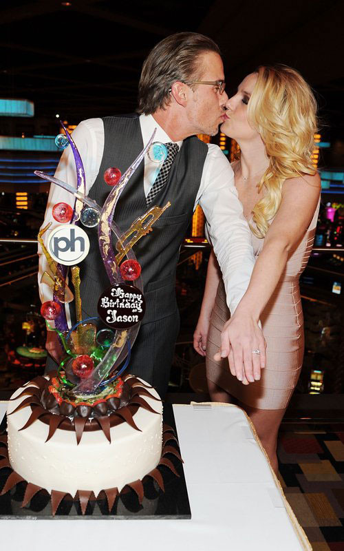 Britney Spears khoe nhẫn đính hôn ảnh 3 Không chỉ ăn mừng sinh nhật, Britney và bạn trai còn hạnh phúc khoe chiếc nhẫn đính hôn.