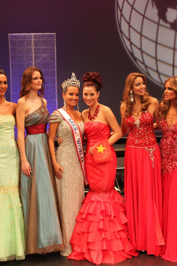 Đêm tỏa sáng của Á hậu 2 Thu Hương ảnh 10 Đêm tỏa sáng của Á hậu 2 Thu Hương ảnh 10