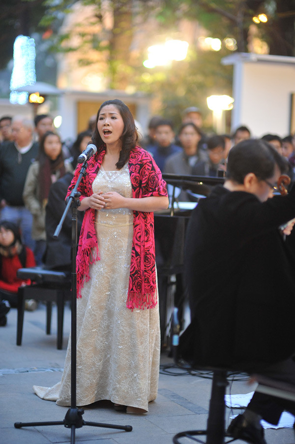 Nghệ sĩ Hồng Vy cũng chưa bao giờ được gần gũi với khán giả như vậy.